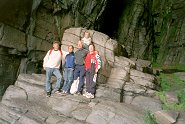 Ved alteret i Kirkehelleren