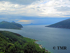 Utsikt fra Sjonfjellet. Lovund i bakgrunnen